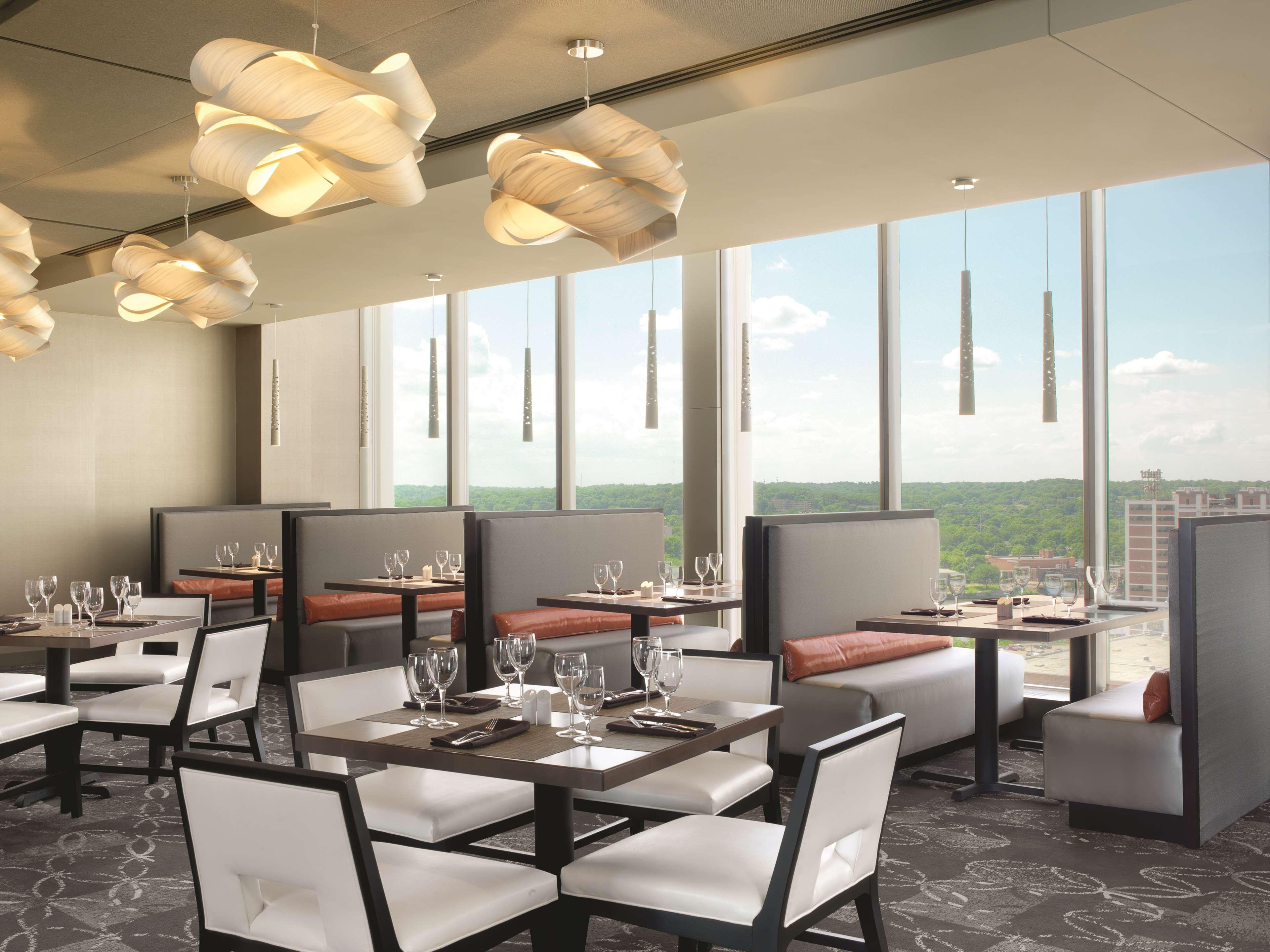 Doubletree By Hilton Hotel Cedar Rapids Convention Complex Εξωτερικό φωτογραφία