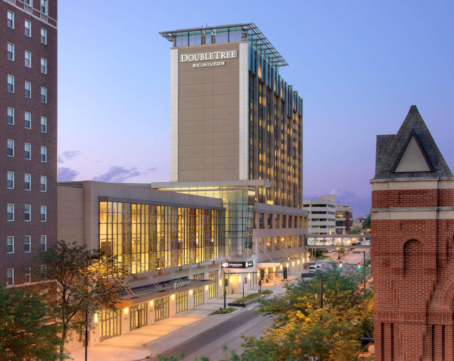 Doubletree By Hilton Hotel Cedar Rapids Convention Complex Εξωτερικό φωτογραφία