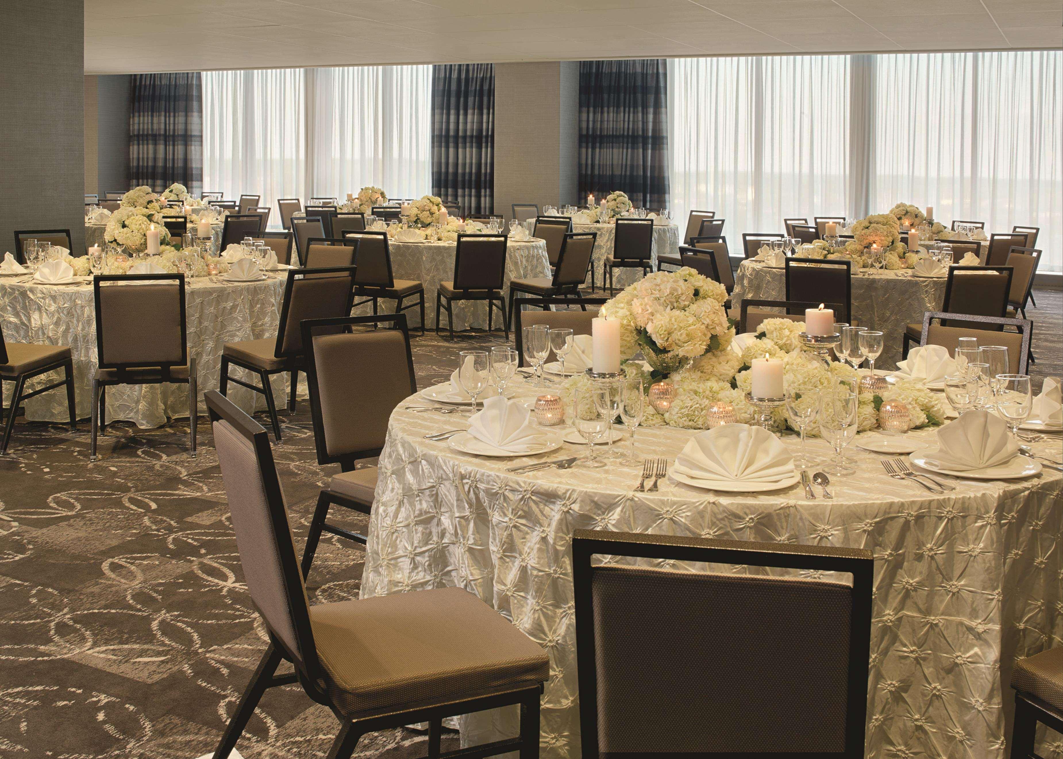 Doubletree By Hilton Hotel Cedar Rapids Convention Complex Εξωτερικό φωτογραφία