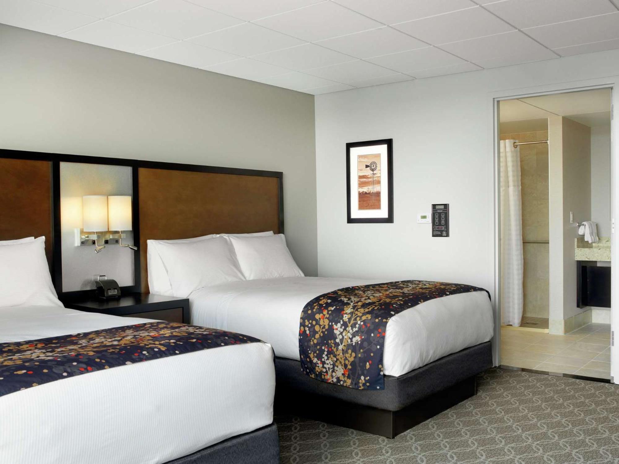 Doubletree By Hilton Hotel Cedar Rapids Convention Complex Εξωτερικό φωτογραφία