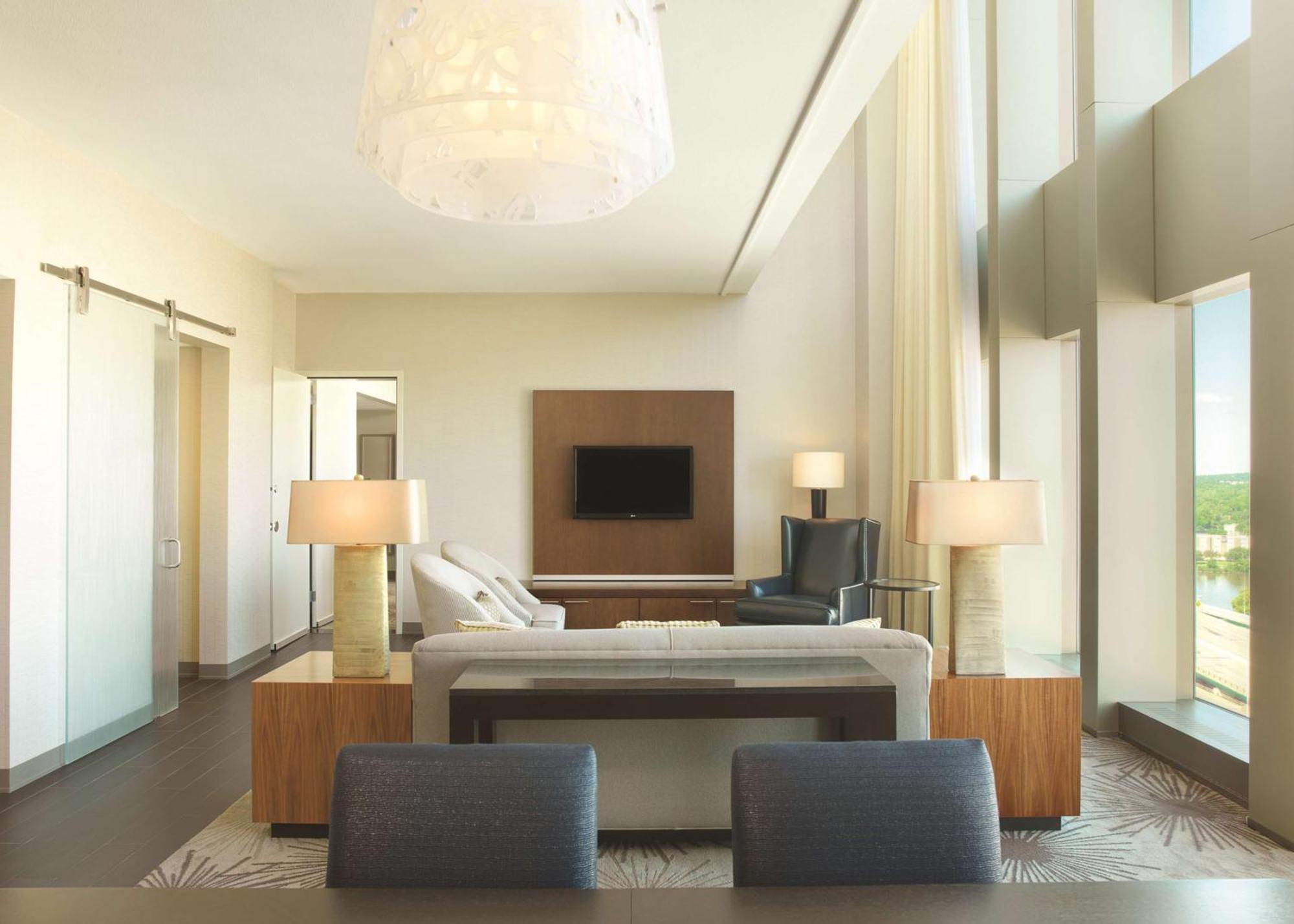 Doubletree By Hilton Hotel Cedar Rapids Convention Complex Εξωτερικό φωτογραφία