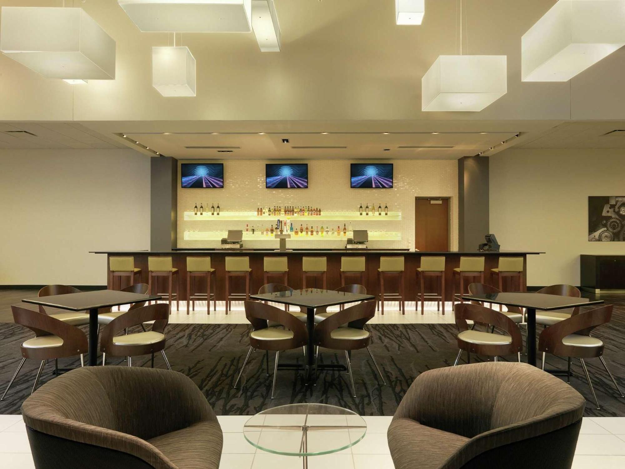 Doubletree By Hilton Hotel Cedar Rapids Convention Complex Εξωτερικό φωτογραφία