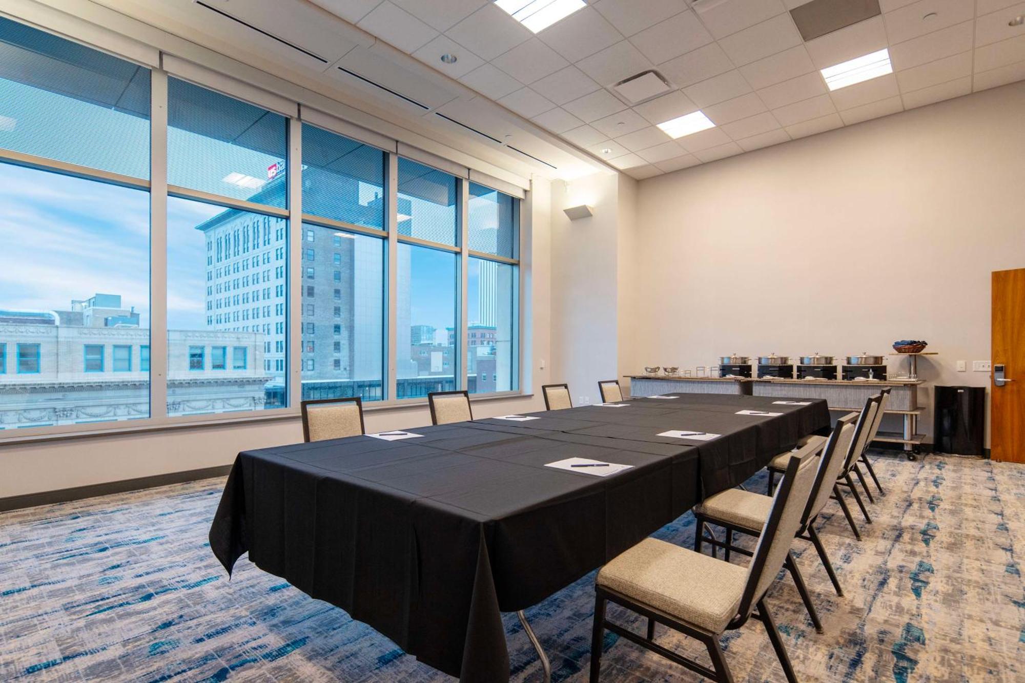 Doubletree By Hilton Hotel Cedar Rapids Convention Complex Εξωτερικό φωτογραφία