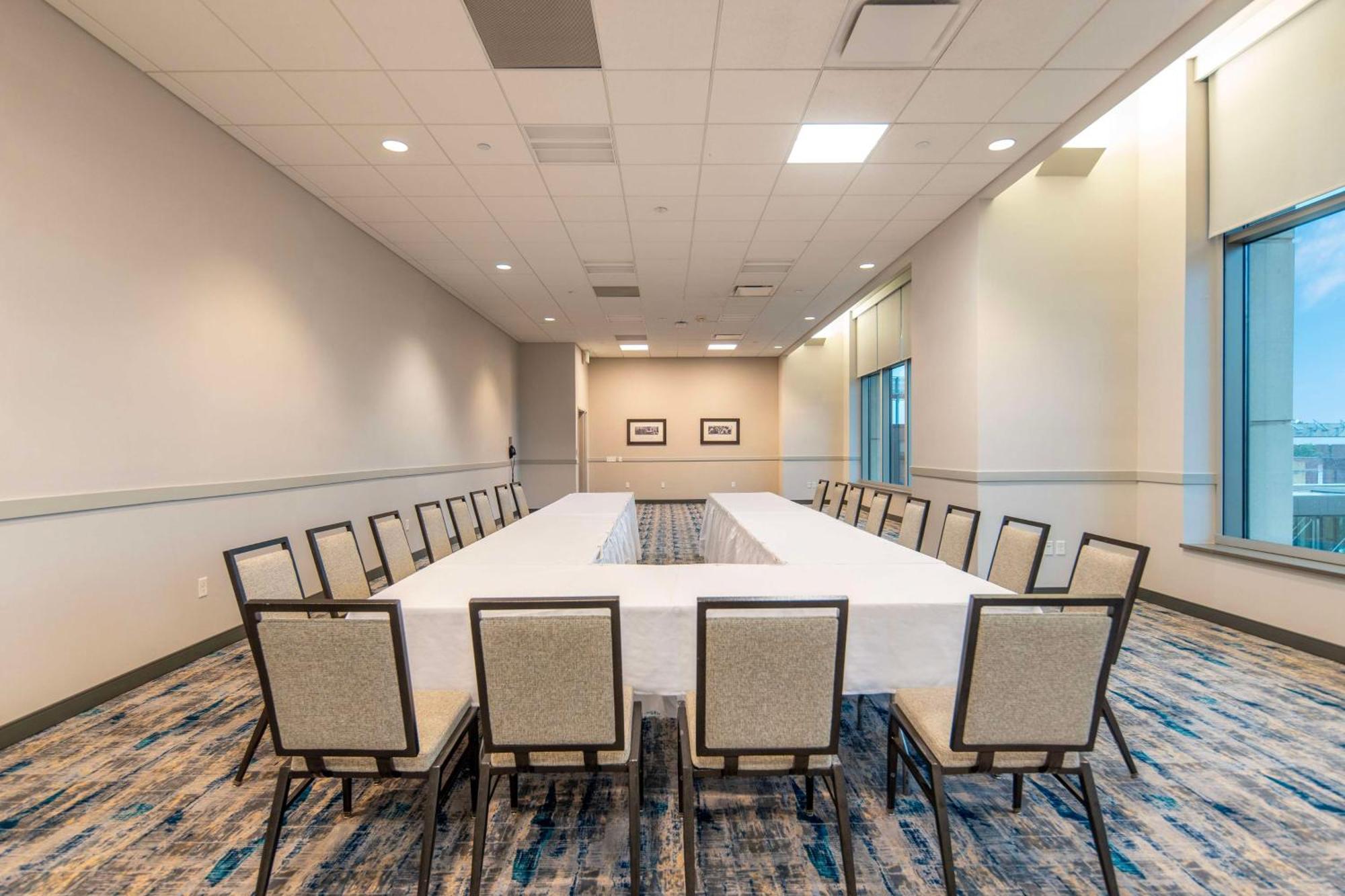 Doubletree By Hilton Hotel Cedar Rapids Convention Complex Εξωτερικό φωτογραφία