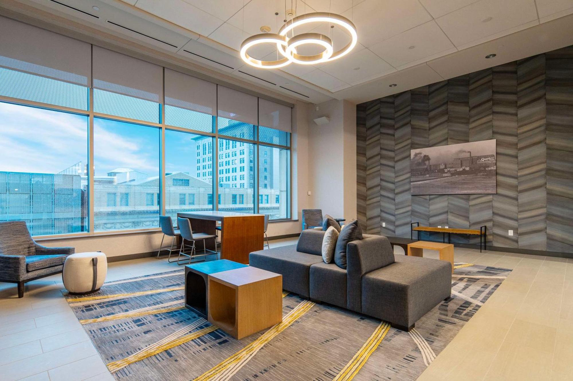 Doubletree By Hilton Hotel Cedar Rapids Convention Complex Εξωτερικό φωτογραφία