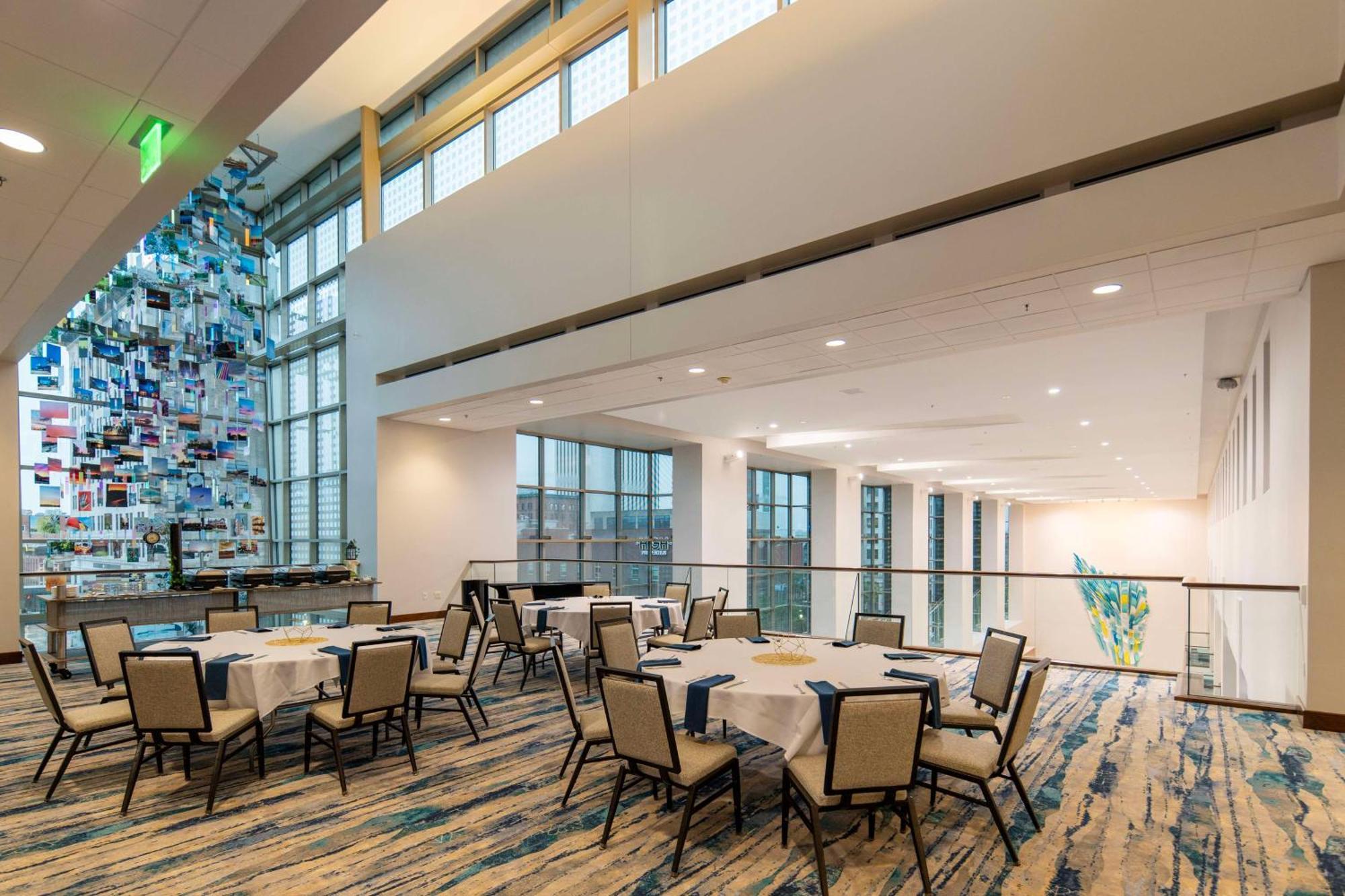 Doubletree By Hilton Hotel Cedar Rapids Convention Complex Εξωτερικό φωτογραφία