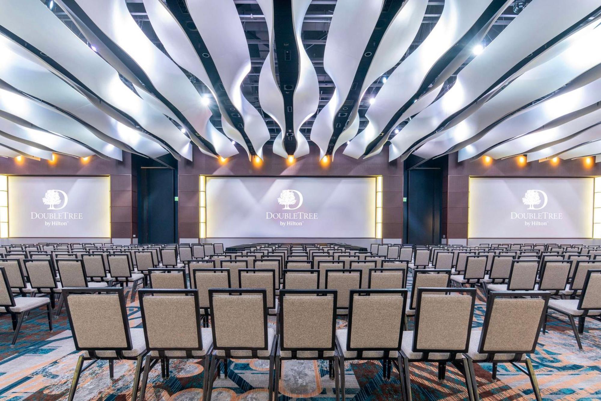 Doubletree By Hilton Hotel Cedar Rapids Convention Complex Εξωτερικό φωτογραφία