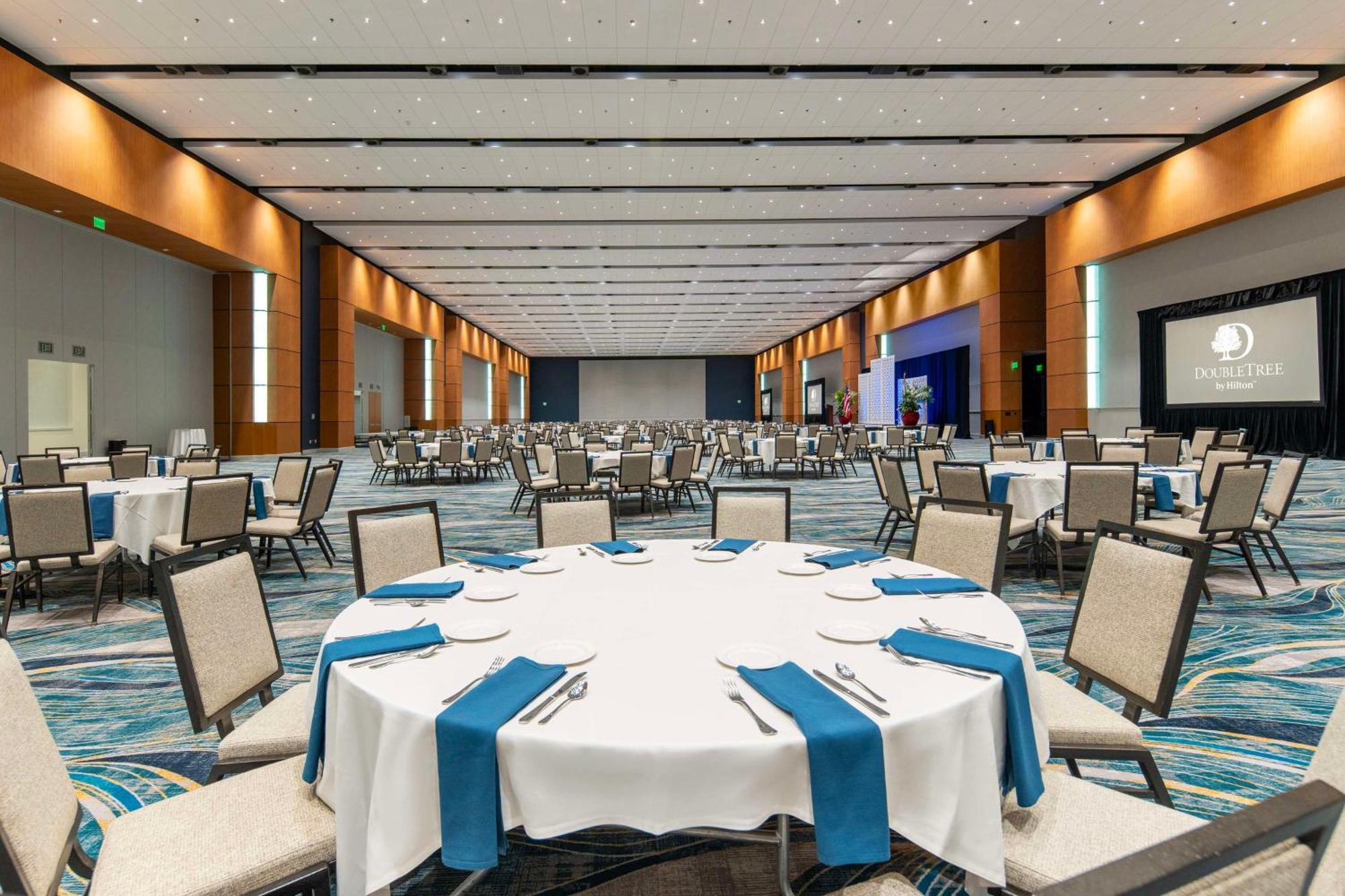 Doubletree By Hilton Hotel Cedar Rapids Convention Complex Εξωτερικό φωτογραφία